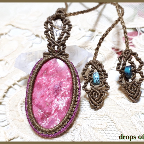チューライトと両剣水晶のマクラメペンダント ネックレス・ペンダント  