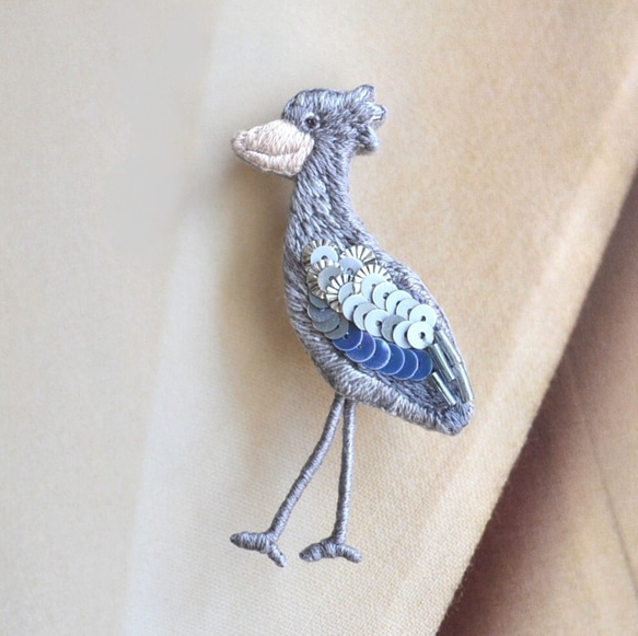 再販〉ビーズ刺繍 小鳥ブローチ ハシビロコウ ブローチ Lelia