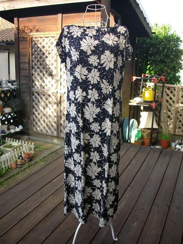 ＊さらりとしたウエストタックのワンピースno.451 12,800円