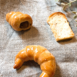 可愛い♡少し大きめクロワッサン、食パン、チョココロネ3点セットパンマグネット⚘⚘ 1枚目の画像