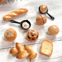パンがリニューアルしました♡ 選べるパンとスキレットマグネットのセット ⠜ 1枚目の画像