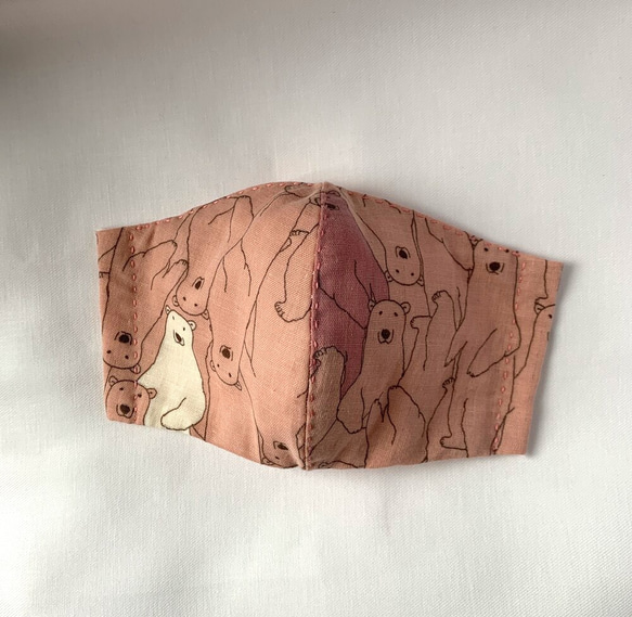 ピンク色　クマのマスク　手縫い　 1枚目の画像