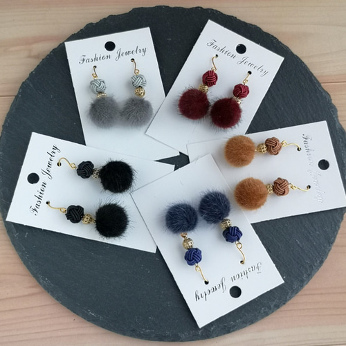 ✾ワインレッド×ボルドー✾玉結びとフェイクファーのピアス/水引ピアス 