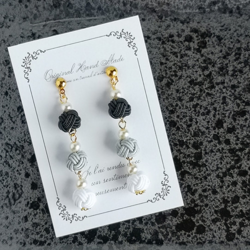 ✾モノクロームの世界✾玉結びの3連ピアス/水引ピアス・イヤリング 釘