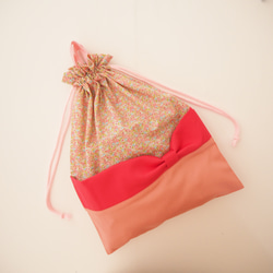 巾着袋（お着替え袋や体操着入れに）｜ピンク小花柄 2枚目の画像