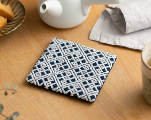 こぎん刺しミニマット（コースター）・紺地に白色・柄2 *(2色から選べ  