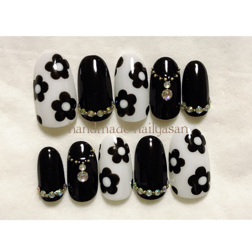 モノトーンフラワーネイル♥ ネイルチップ（つけ爪） nailyasan. 通販