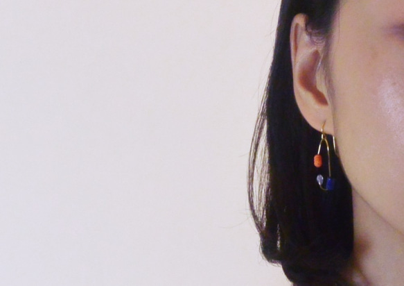 彈珠檯珠珠耳勾透明耳夾 plyground series 1 dissymmetrical earrings 第3張的照片