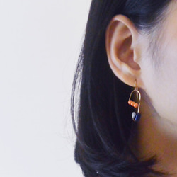 彈珠檯珠珠耳勾透明耳夾 plyground series 1 dissymmetrical earrings 第4張的照片