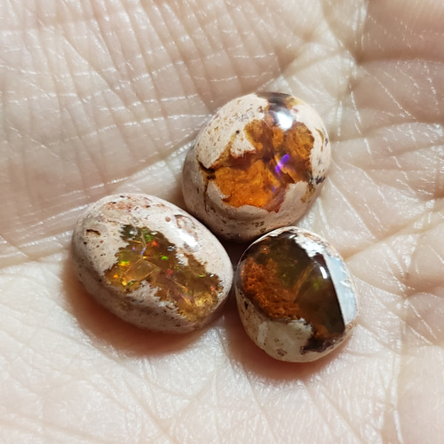 瑞々しいカンテラオパール