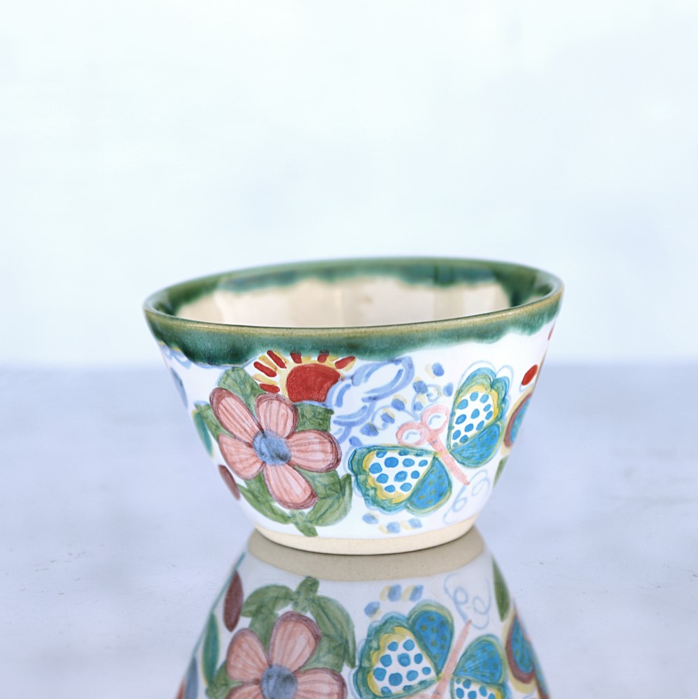 花と蝶絵の飯椀（緑色の縁取り）Ⅱ