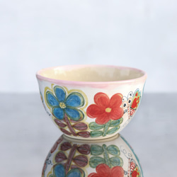 花と蝶絵の飯椀（大）（ピンクの縁取り/斜紋） 4枚目の画像