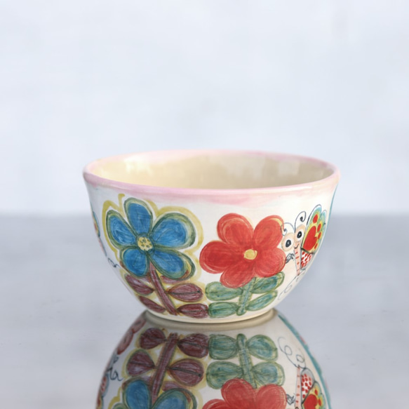 花と蝶絵の飯椀（大）（ピンクの縁取り/斜紋） 4枚目の画像