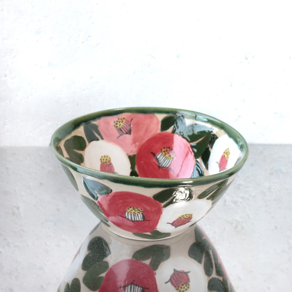 紅白桃色の椿の大鉢 3枚目の画像