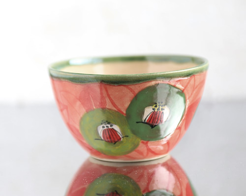 抹茶椀・スマイルカメリア（赤地に緑の椿） お椀・ボウル・鉢 春信工房
