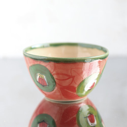 抹茶碗/微笑山茶花（紅色背景上的綠色山茶花） 第4張的照片