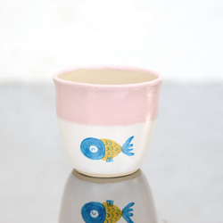 青い金魚絵のフリーカップ（ピンク） 2枚目の画像