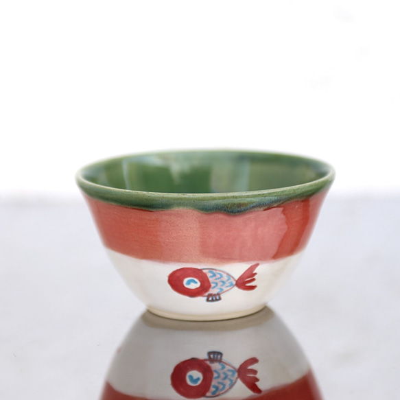 織部と赤釉と金魚絵の茶碗（青） 1枚目の画像