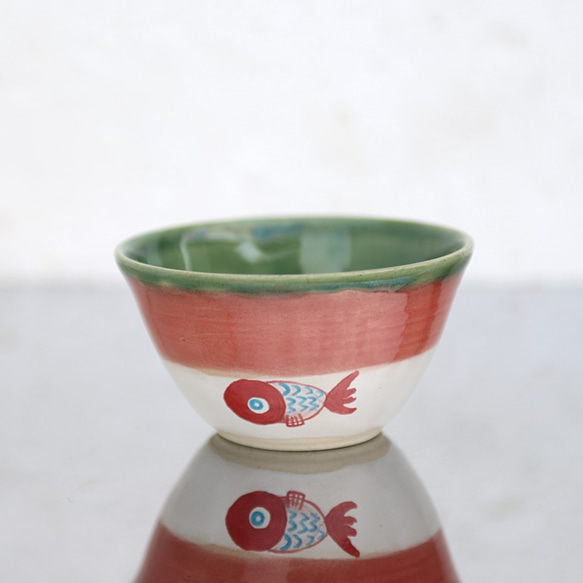 織部と赤釉と金魚絵の茶碗（青） 2枚目の画像