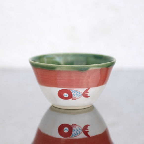 織部と赤釉と金魚絵の茶碗（青） 3枚目の画像