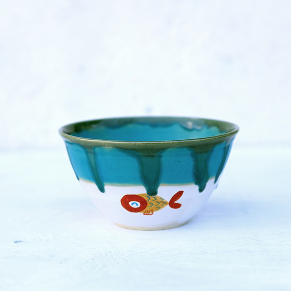 ターコイズブルー釉と赤い金魚絵のbowl 1枚目の画像