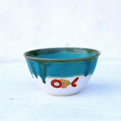 ターコイズブルー釉と赤い金魚絵のbowl 2枚目の画像