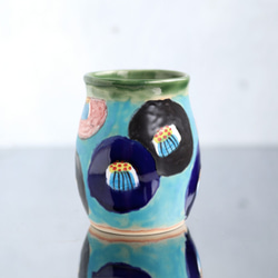 ターコイズブルー釉と椿絵の花器（織部の縁取り） 4枚目の画像