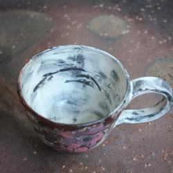 白化粧泥に葡萄絵のカップ 4枚目の画像