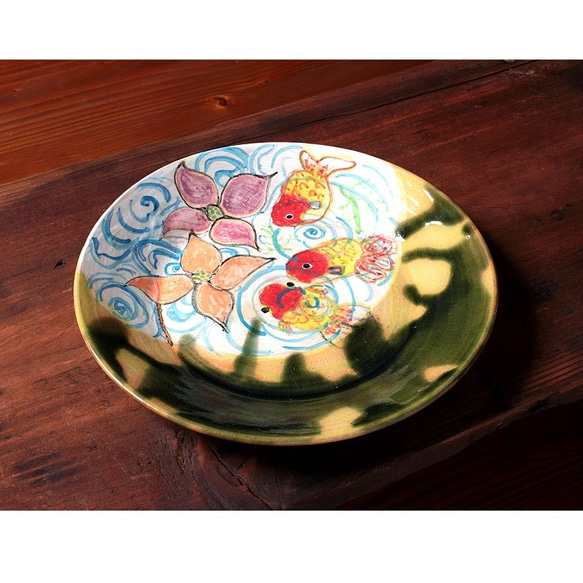 金魚の色絵皿（金継） 2枚目の画像