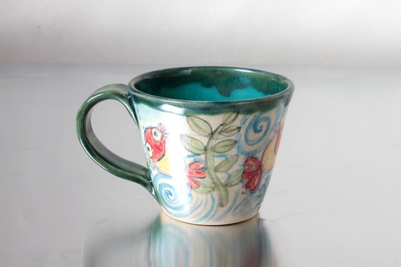 デッサン風の金魚絵のマグカップ 2枚目の画像
