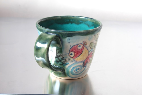 デッサン風の金魚絵のマグカップ 3枚目の画像