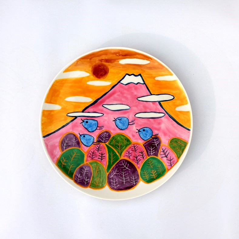 「美しい夕焼けの富士山」・色絵皿