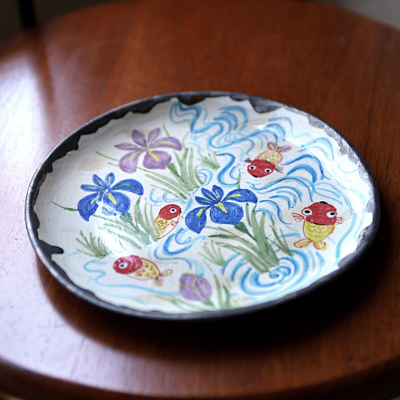 菖蒲と金魚絵の平皿 3枚目の画像