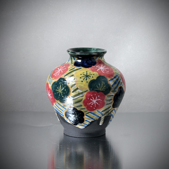梅と斜線模様の壺（花器） 4枚目の画像
