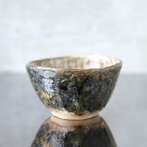 手捻り抹茶椀・松灰釉 茶碗・めし碗 春信工房 通販 6647833｜Creema