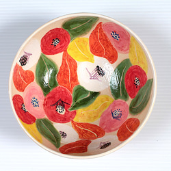 椿紋様の釉下色絵鉢 4枚目の画像