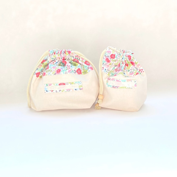 入園、入学に　女の子のためのお弁当袋とコップ袋のセット（アールグレイフラワー） 1枚目の画像
