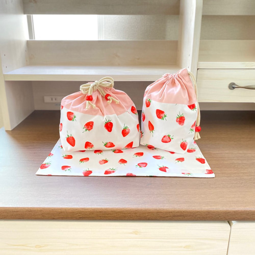 いちごがかわいい！お弁当袋 弁当袋 ママバナナ 通販 13077084