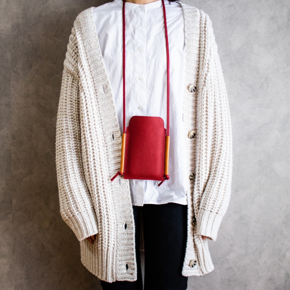 本革 スマホ ポケットバッグ iPhone12Pro/Maxの大きなスマートフォンまで収納可能 スマホ入れ【レッド】