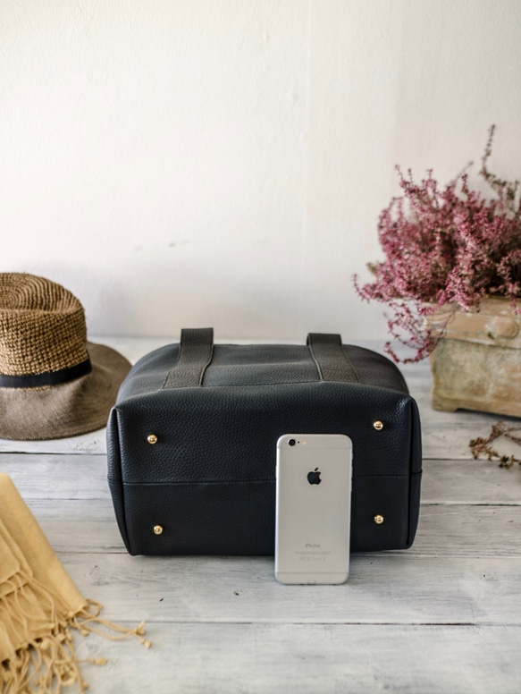 上質本革 トートバッグ シュリンクレザー マチが広い大容量【ブラック】 8枚目の画像