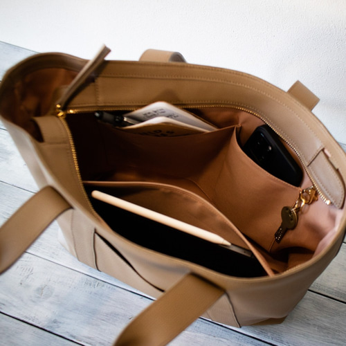 トートバッグ イタリア製本革 A4 パソコンが入る 撥水性レザー