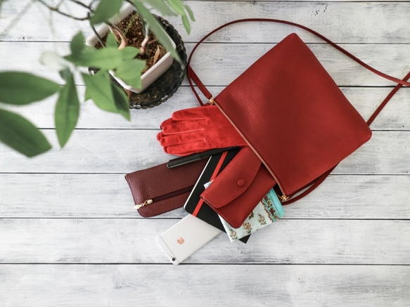 (大) 皮革 肩背包 隨身小包  出門方便 【灰褐色】 第3張的照片