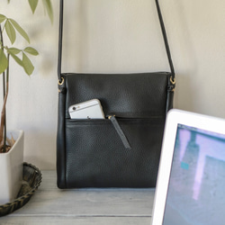 (大) 皮革 肩背包 隨身小包  出門方便 【灰褐色】 第4張的照片