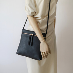 (大) 皮革 肩背包 隨身小包  出門方便 【灰褐色】 第7張的照片