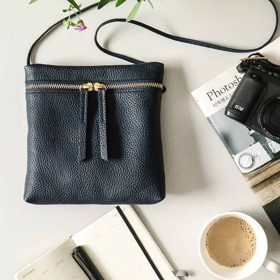(小) 本革 ミニショルダーバッグ ポシェット サコッシュお出かけ 便利 【ネイビー】