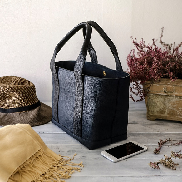 上質本革 トートバッグ シュリンクレザー マチが広い大容量【ネイビー】 トートバッグ 皮革 予めご了承ください