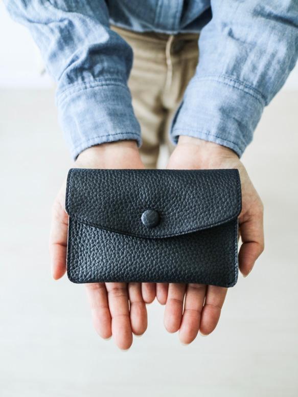 真皮錢包。緊湊型皮夾，握在手中十分舒適。 [芥末黃] 第6張的照片