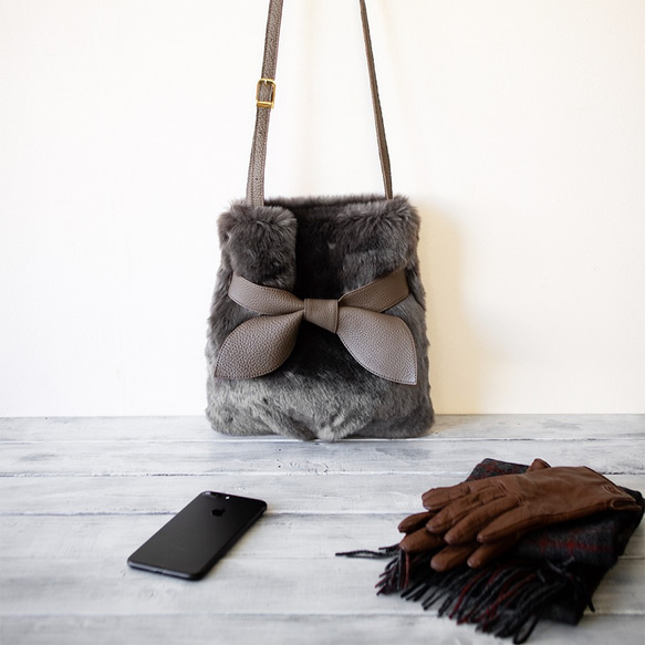 高品質環保皮草和真皮絲帶單肩包 [灰色/灰褐色] 第3張的照片
