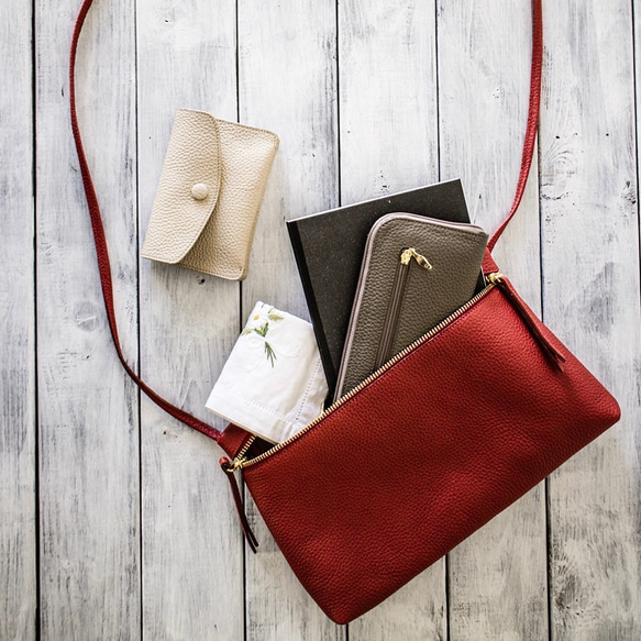 (橫式)義大利真皮單肩包方便外出【銀色】 第6張的照片