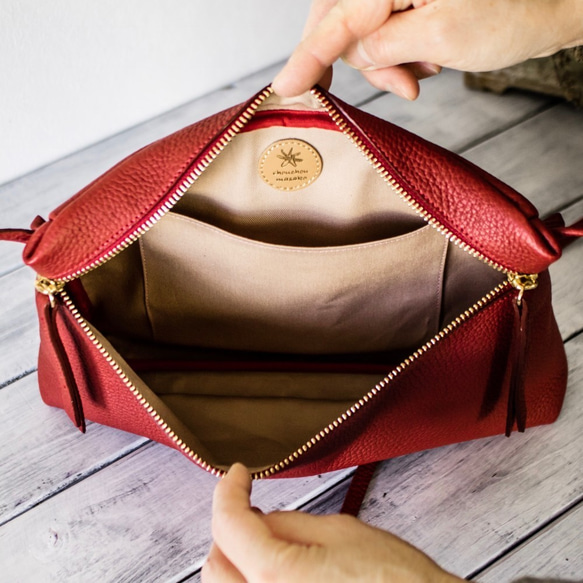 (橫式)義大利真皮單肩包方便外出【銀色】 第7張的照片